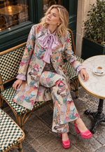 Carregar imagem no visualizador da Galeria, Plumara Coat — Parisian café overhead editorial — 20261010