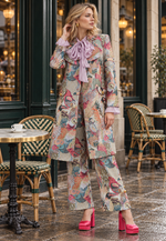 Carregar imagem no visualizador da Galeria, Plumara Coat — Parisian café close editorial — 20261010