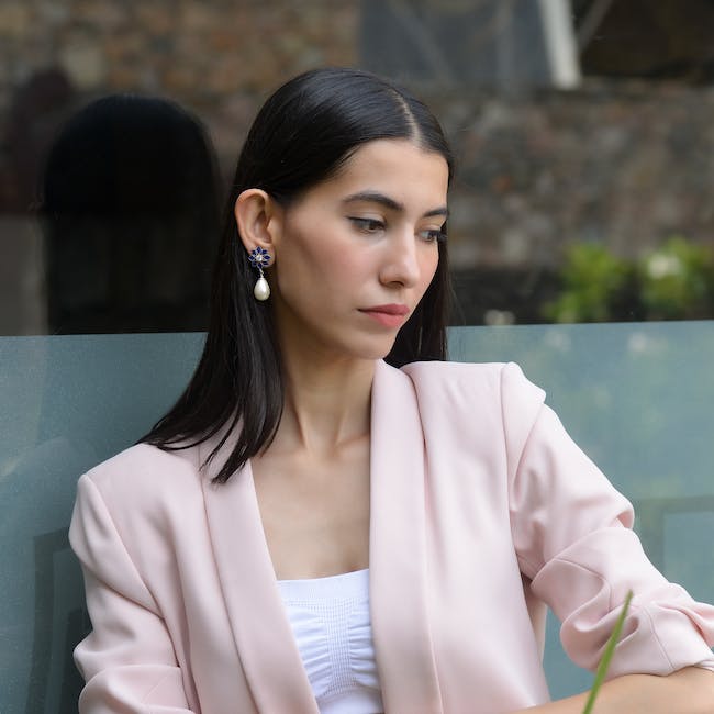 Styling kundan jewelry for contemporary outfits