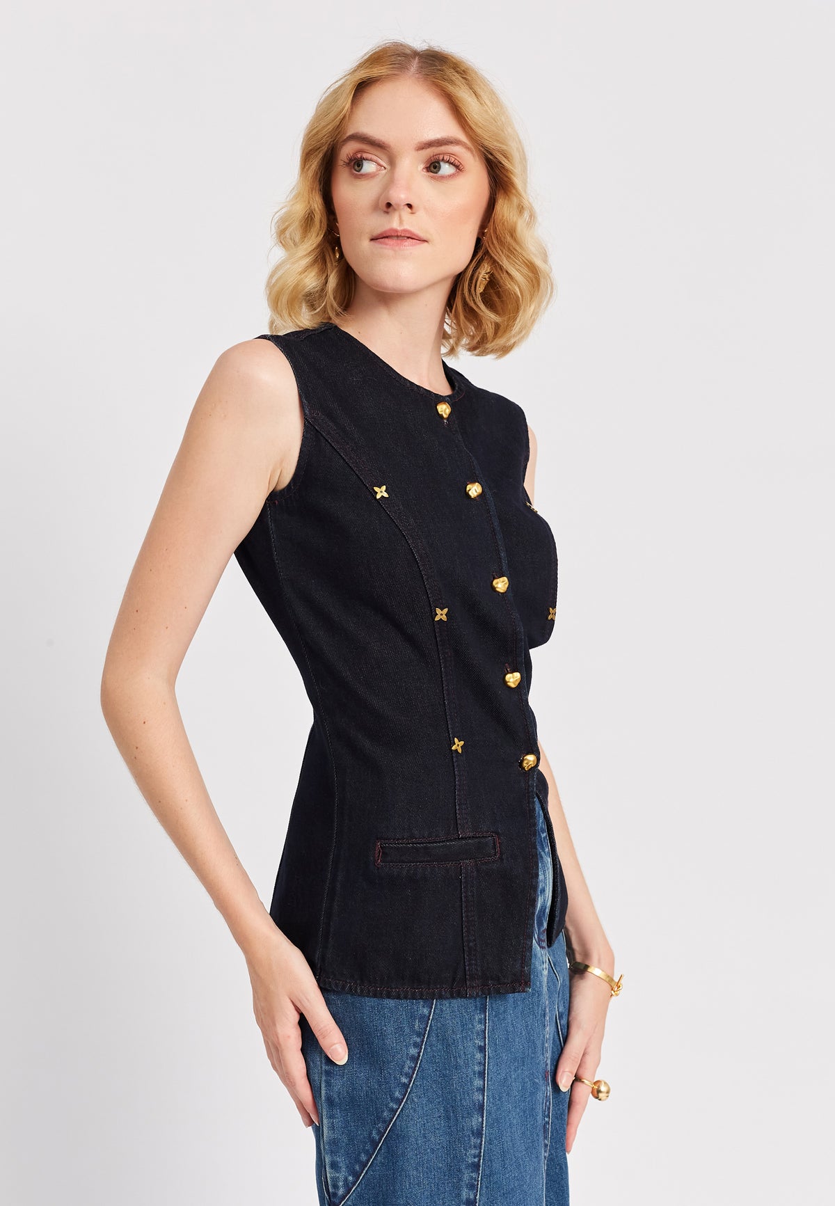 Vasca vest