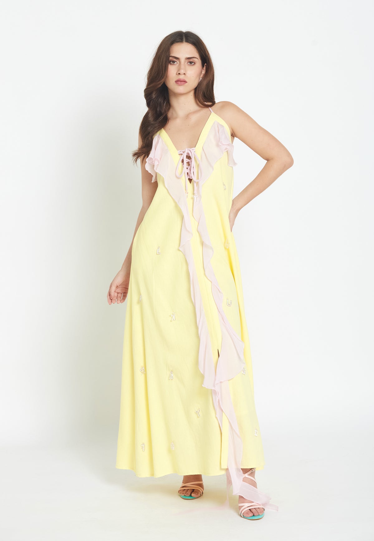 Brillante vestido amarillo