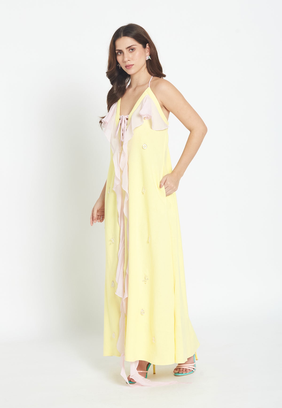 Brillante vestido amarillo