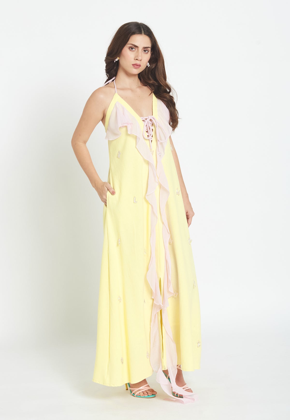 Brillante vestido amarillo