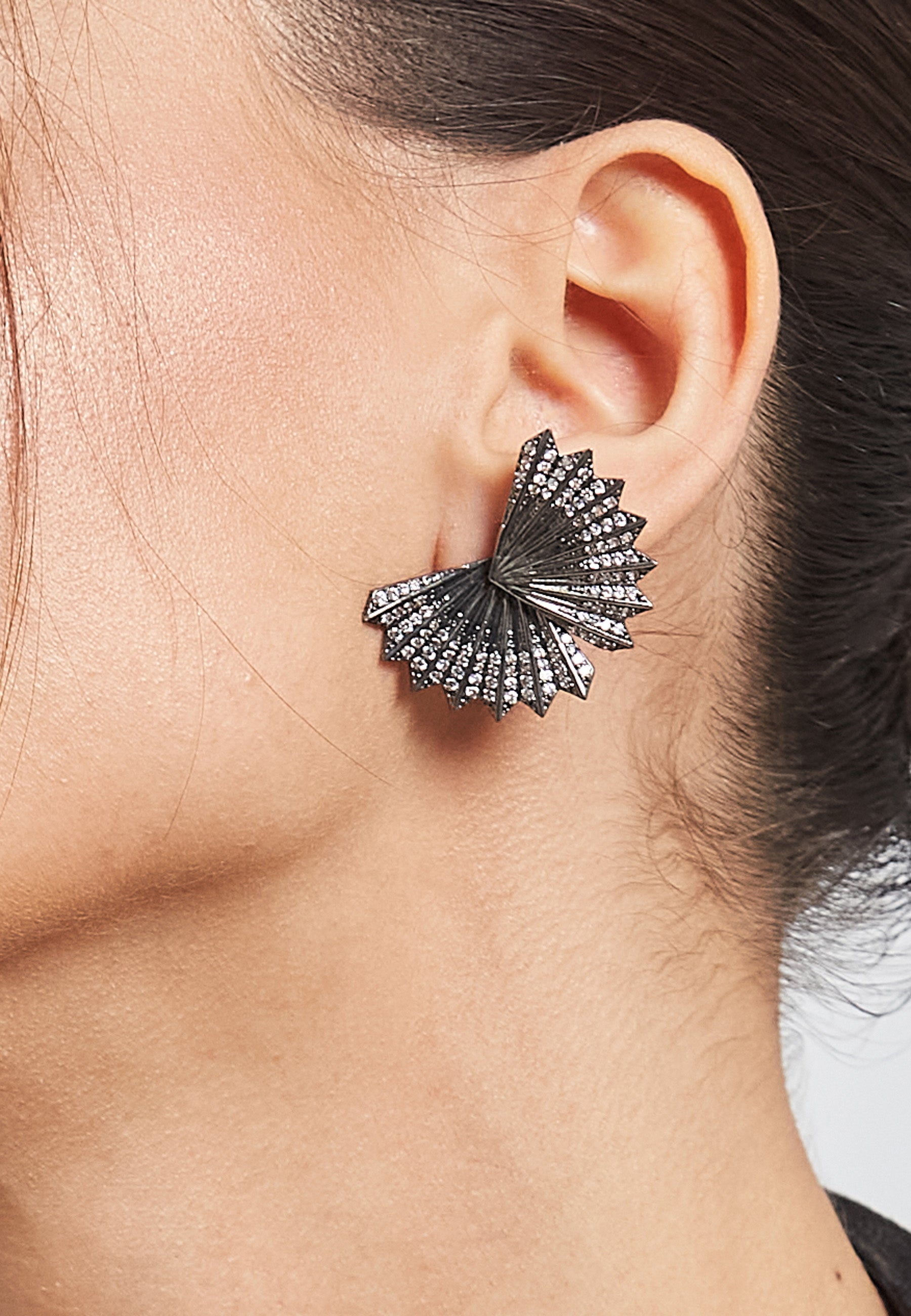 Mini-Abanicho Black Earrings