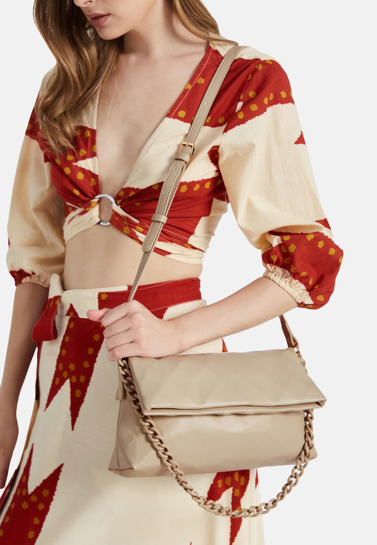 Chain shoulder bag