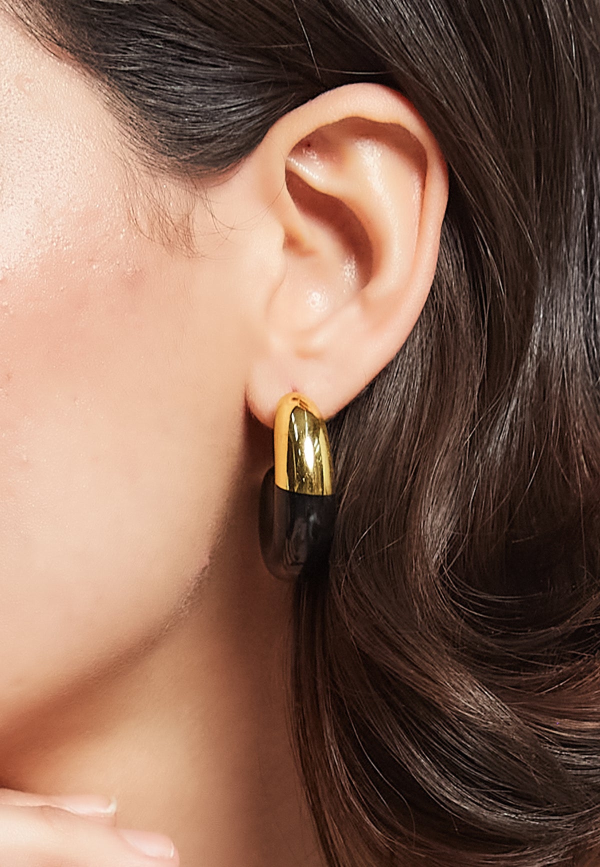 Nara Black Earrings