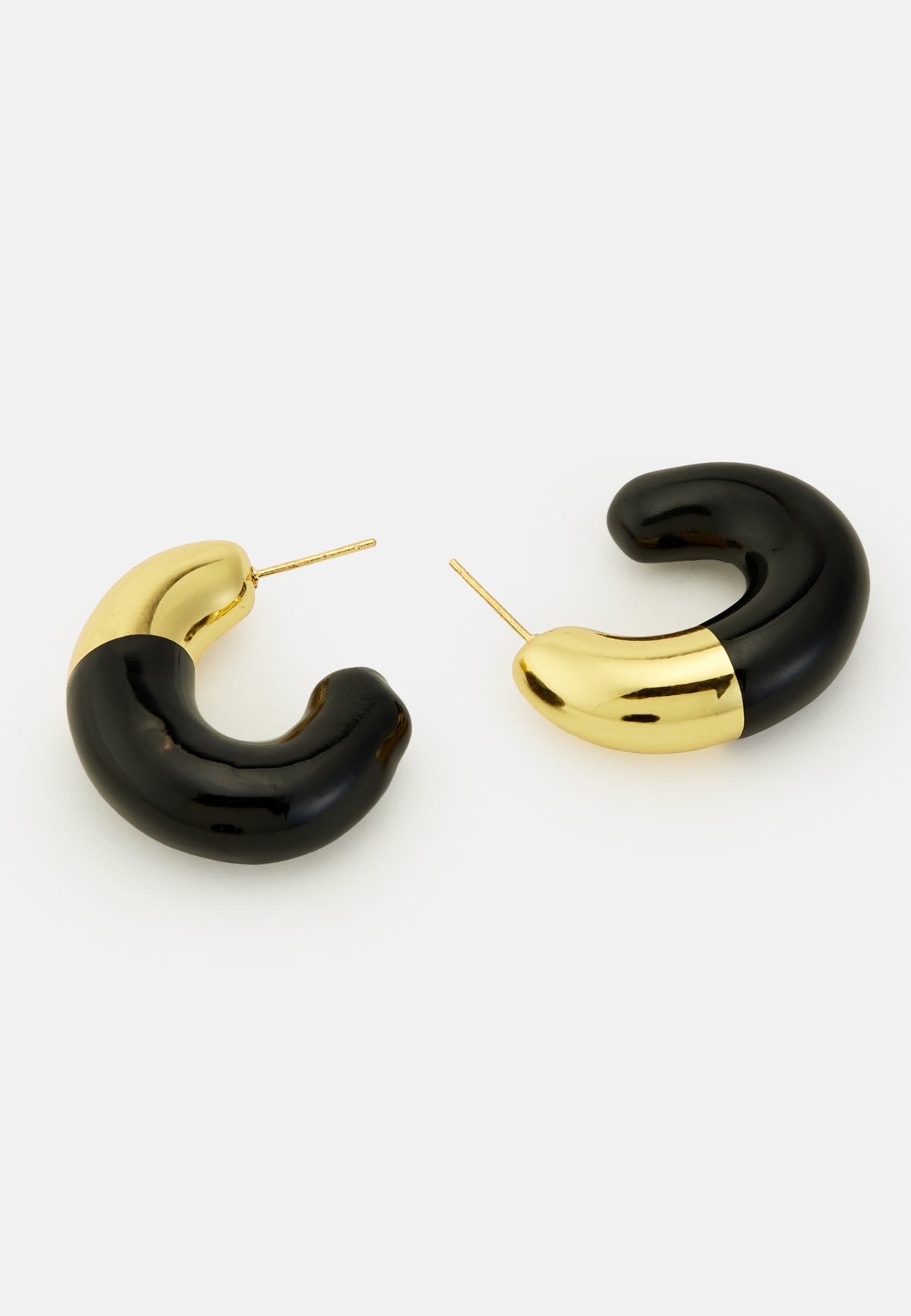 Nara Black Earrings