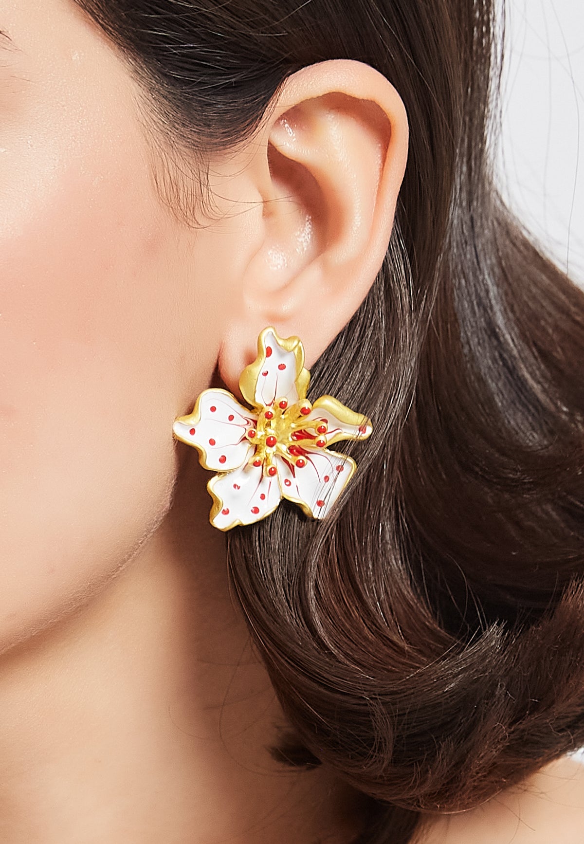 Hibiscus White Earrings