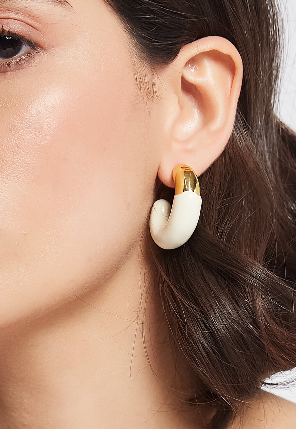 Nara white earrings
