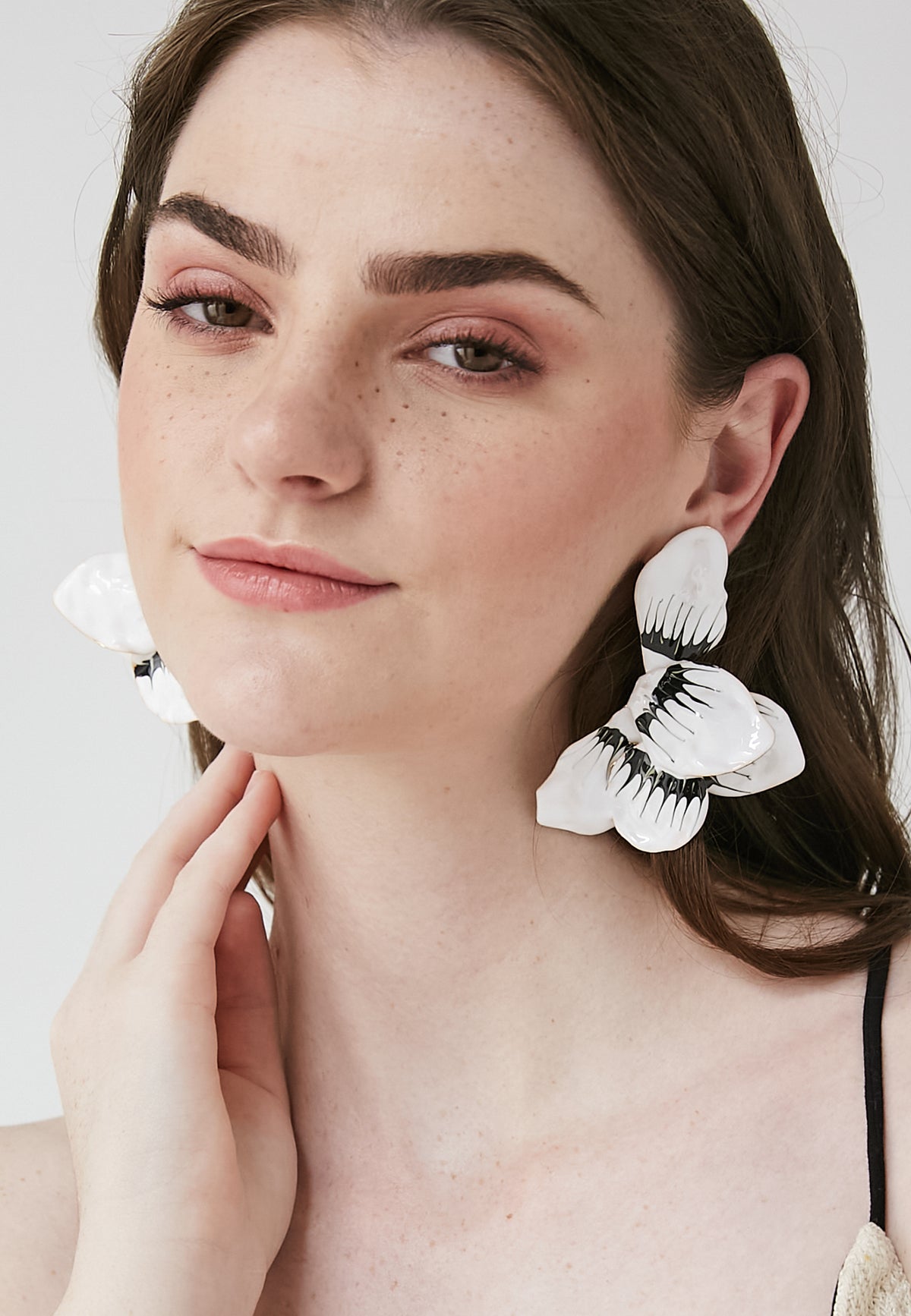 Luma White Earrings