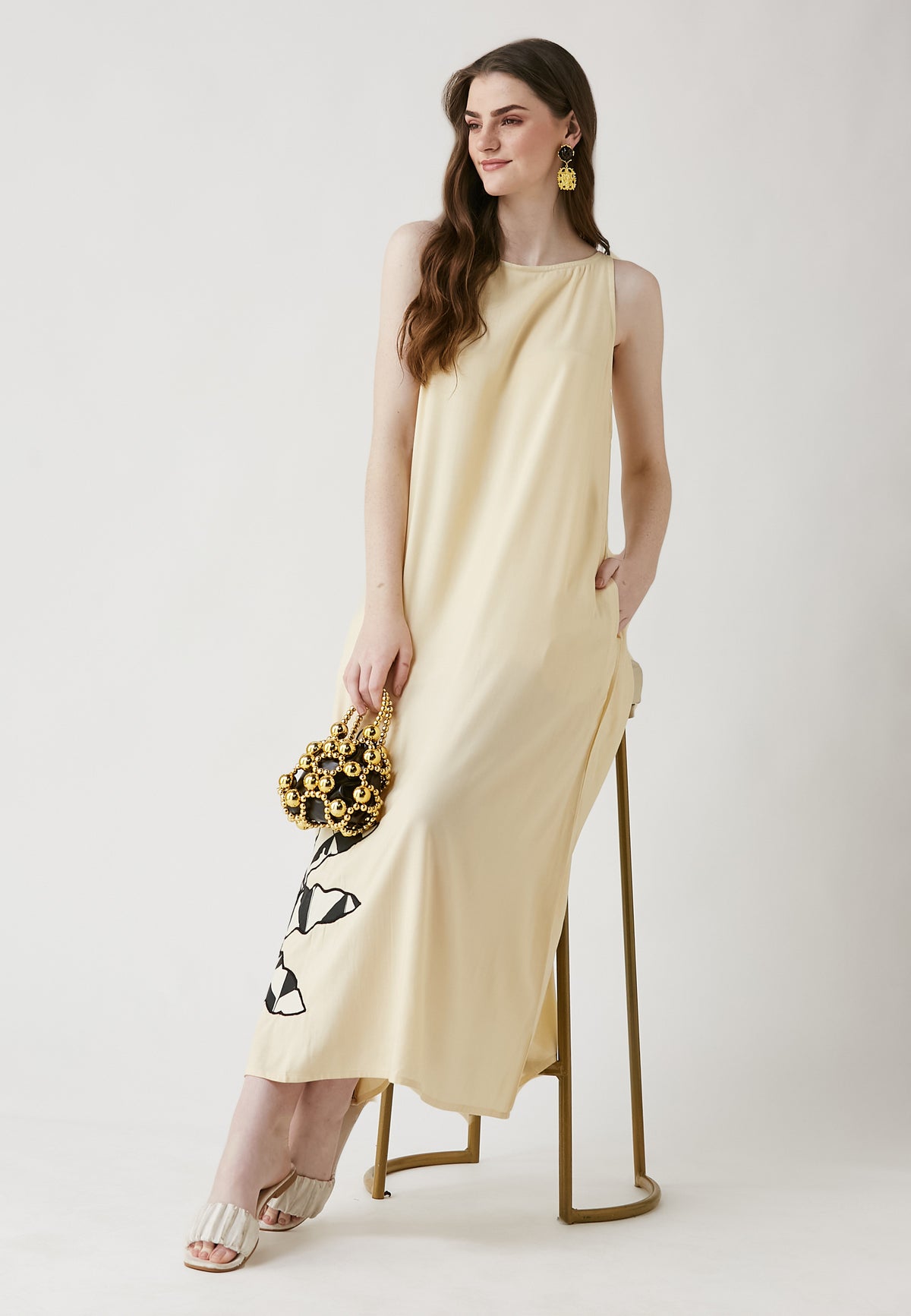 Alani beige kleid