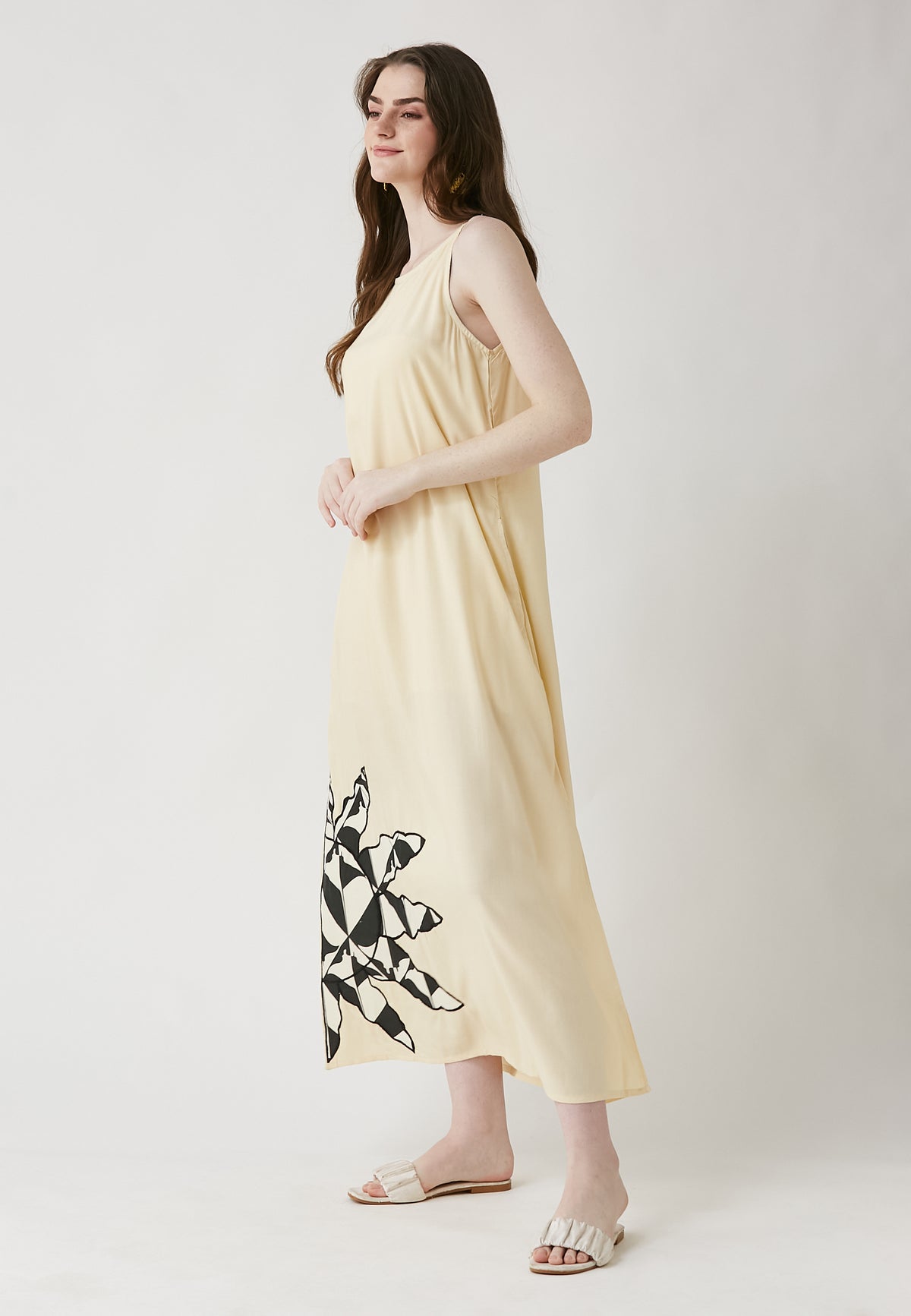 Alani beige kleid