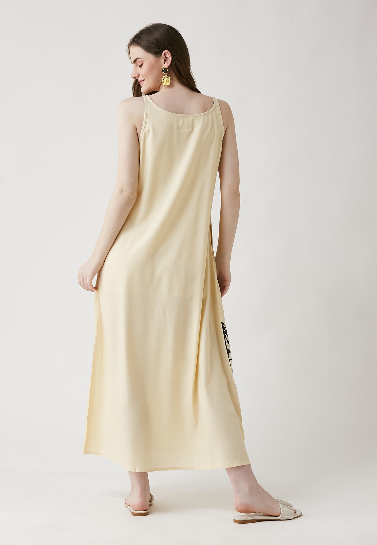 Alani beige kleid