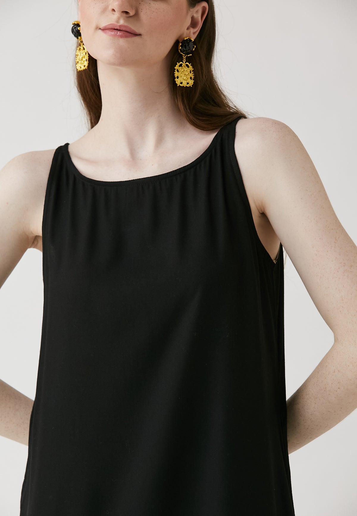Alani schwarzes kleid