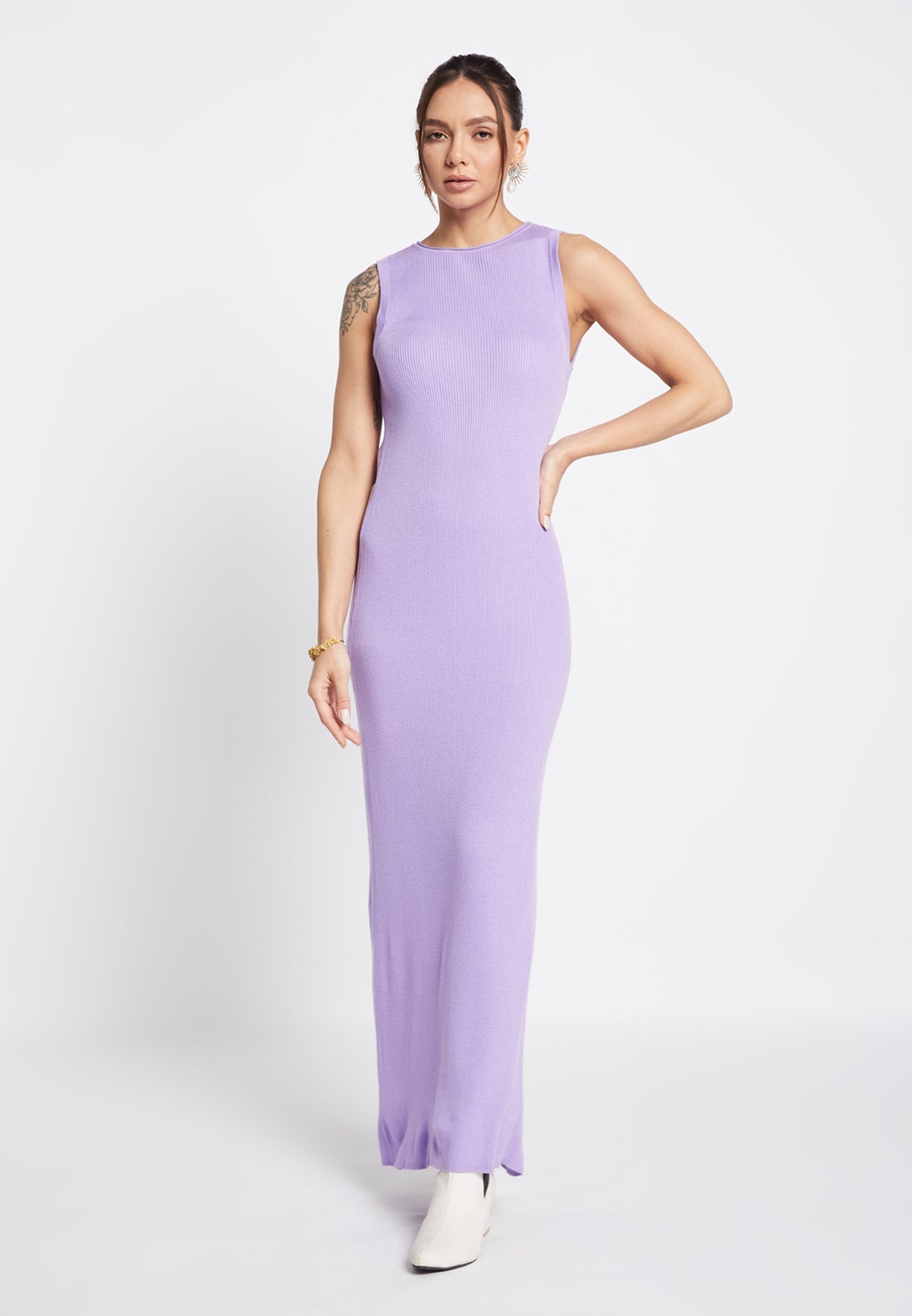 Schönes Woll-Lavendel-Kleid