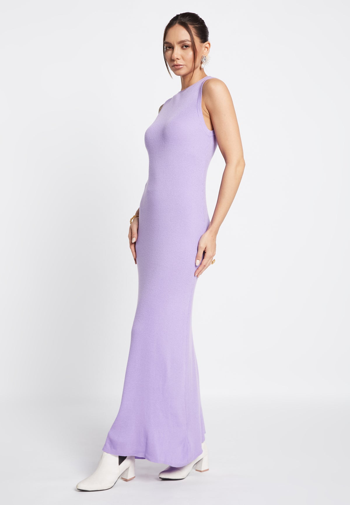 Schönes Woll-Lavendel-Kleid