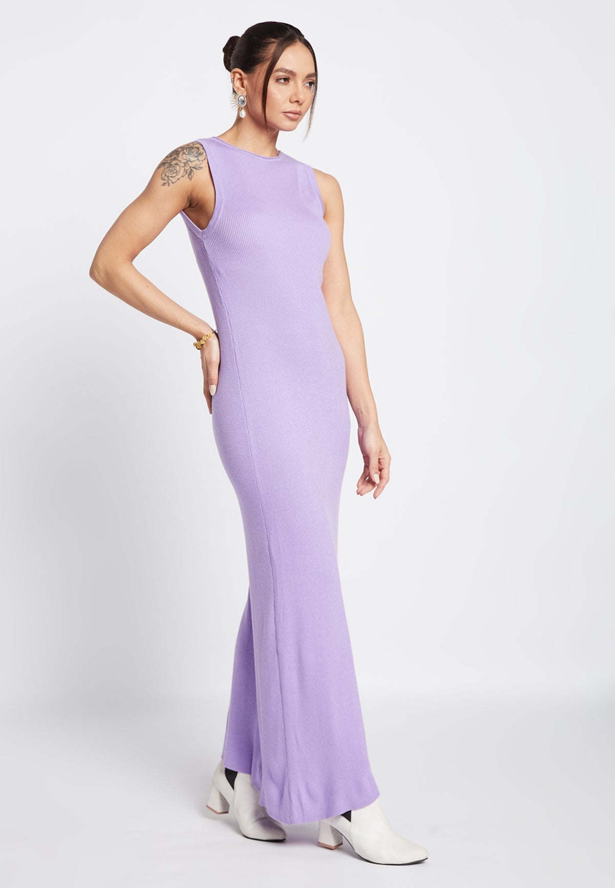 Schönes Woll-Lavendel-Kleid