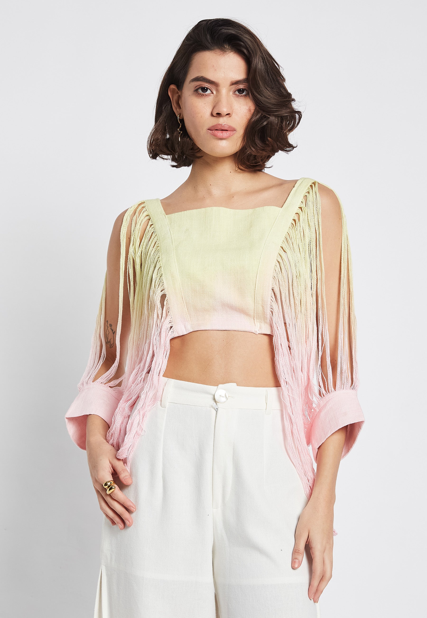 Tapa de lima iluminada por el sol