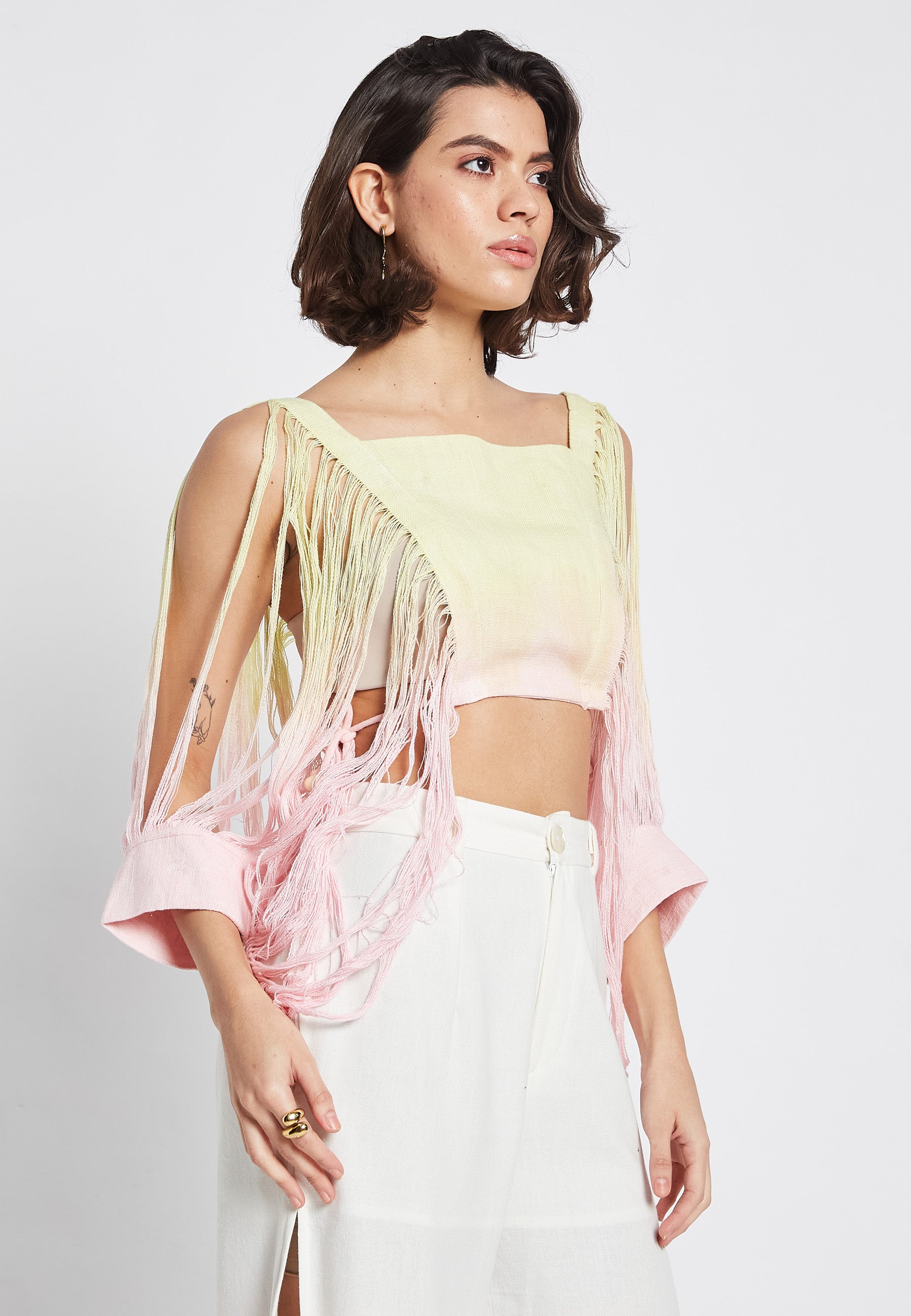 Tapa de lima iluminada por el sol