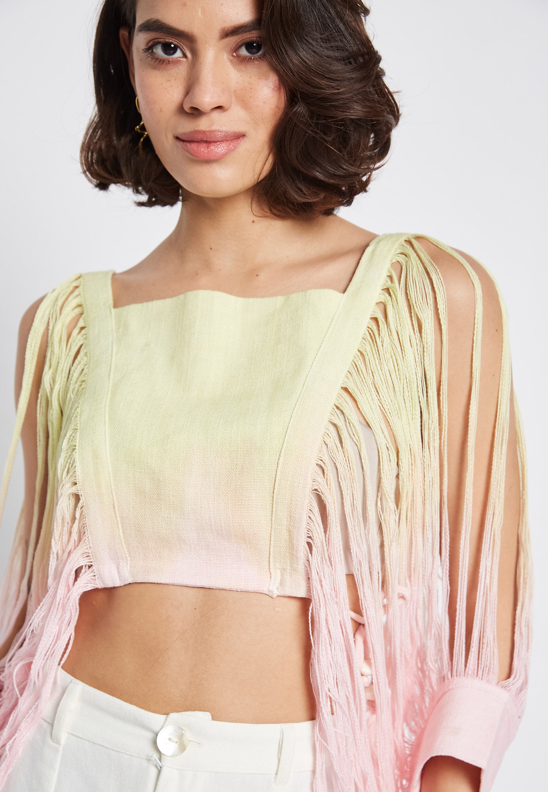 Tapa de lima iluminada por el sol