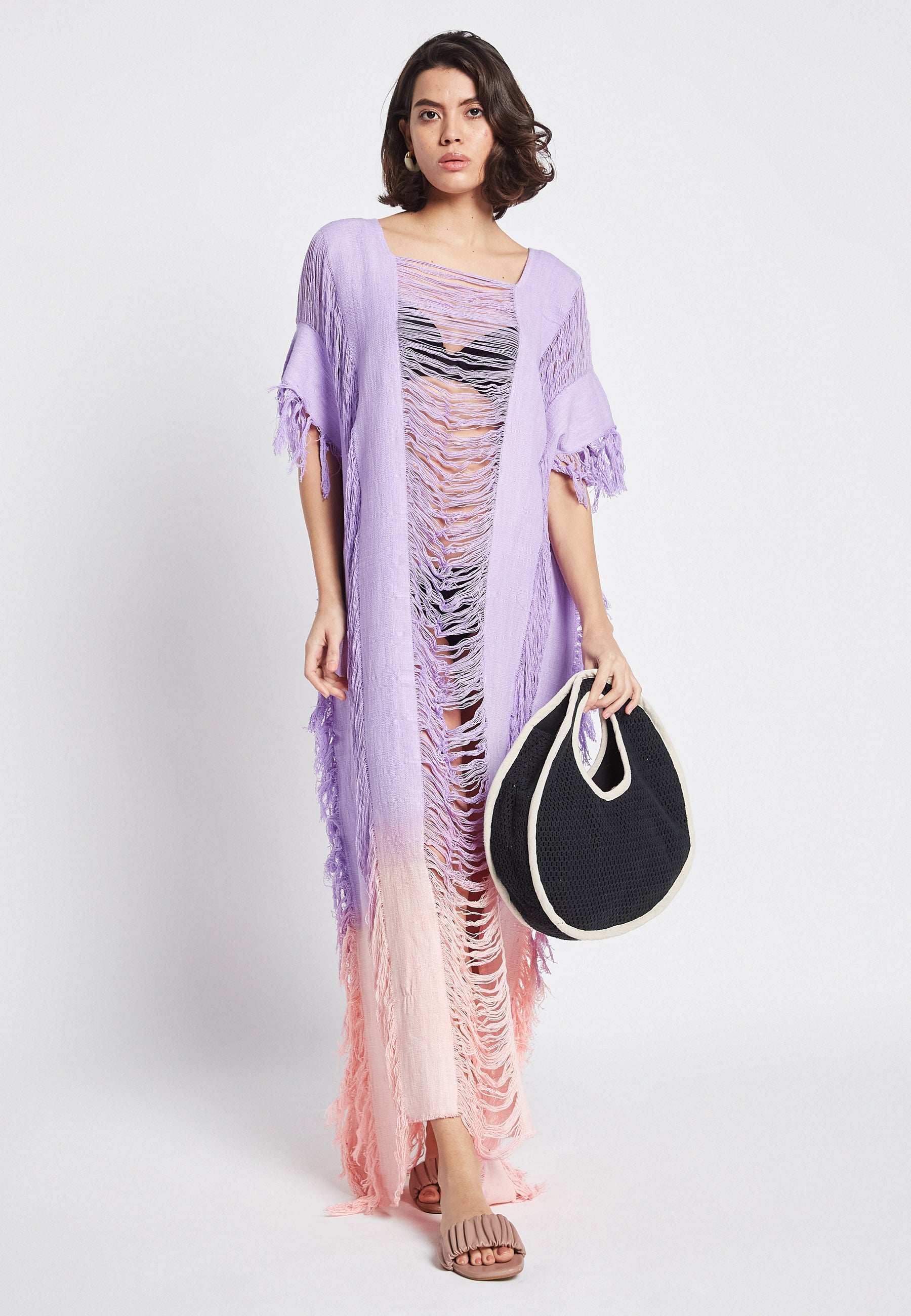 Poncho violeta iluminado por el sol