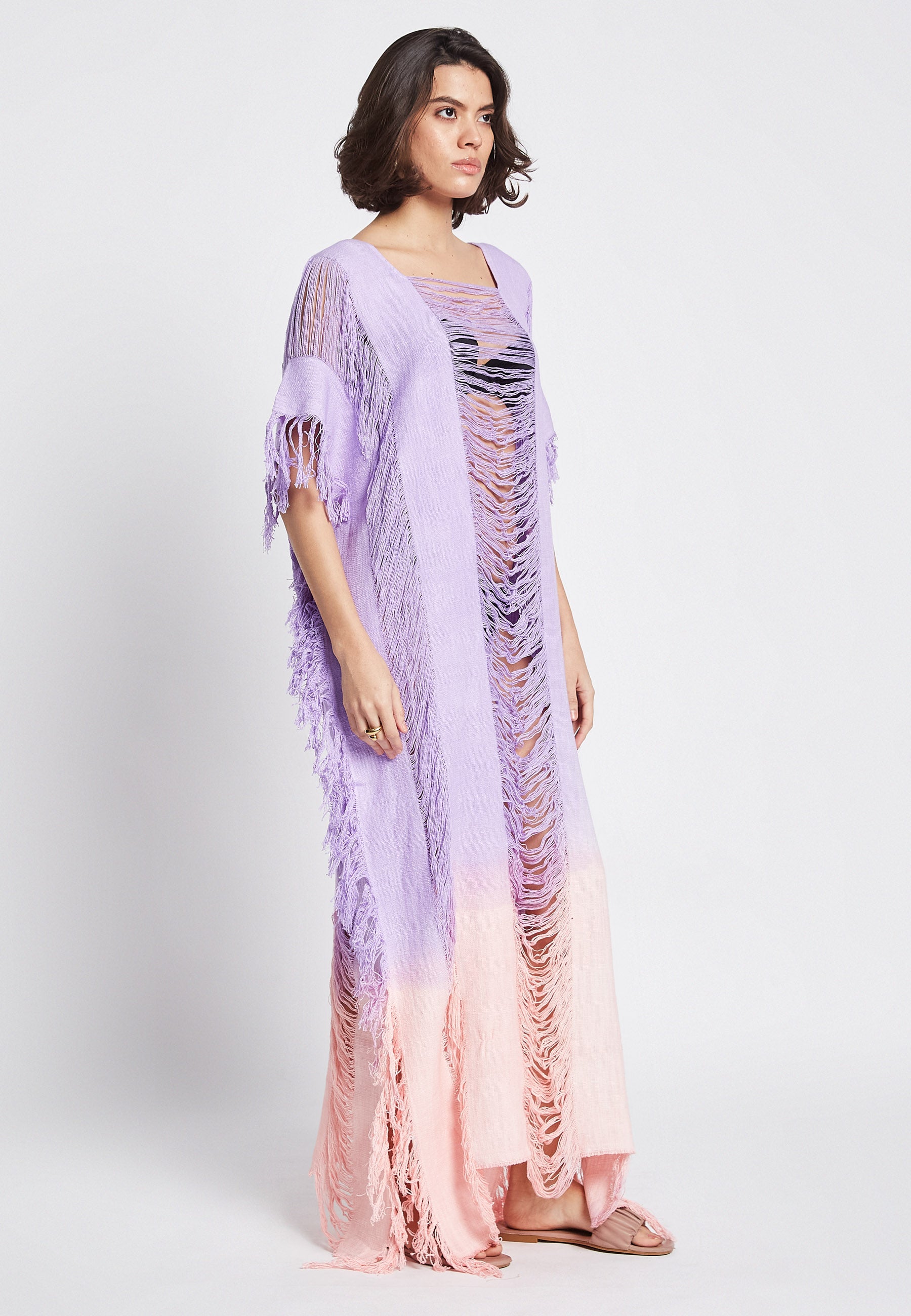 Poncho violeta iluminado por el sol