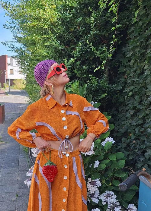 Parte superior naranja ondulada