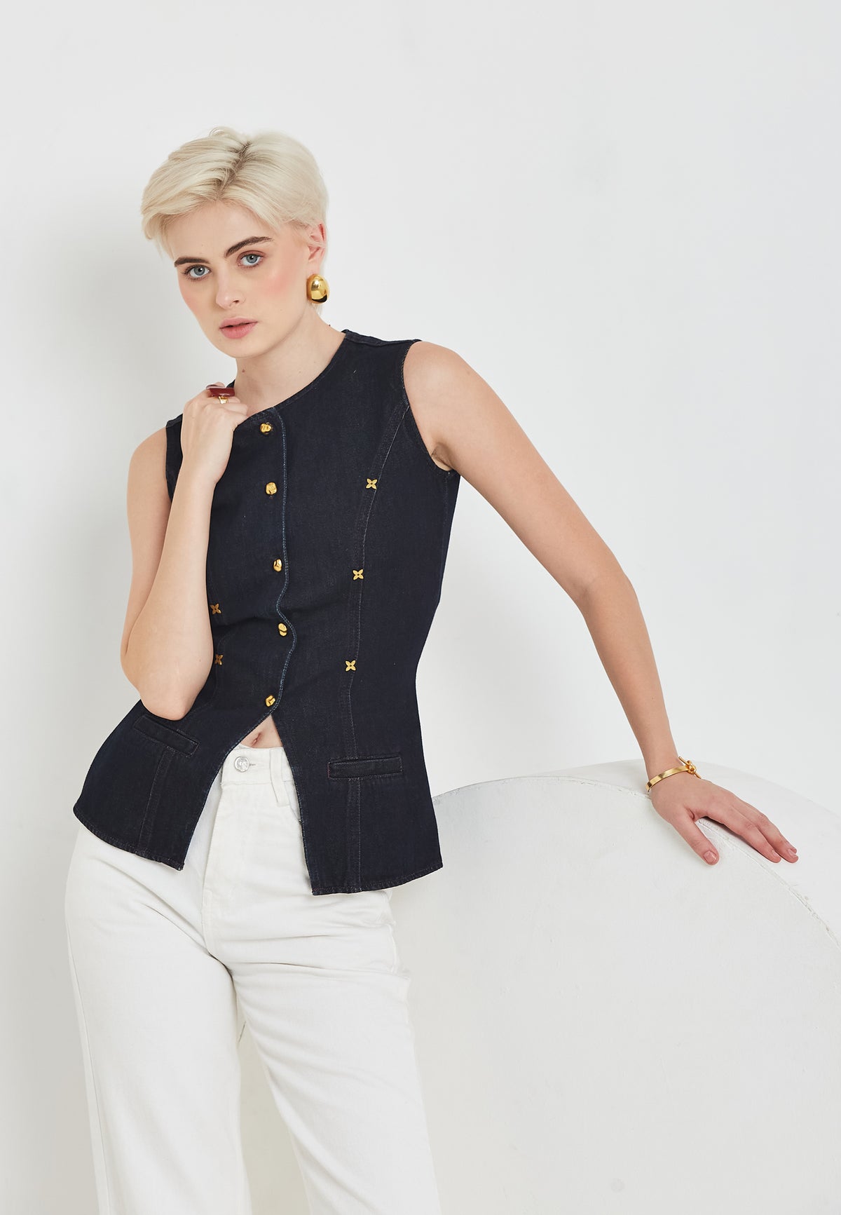 Vasca vest