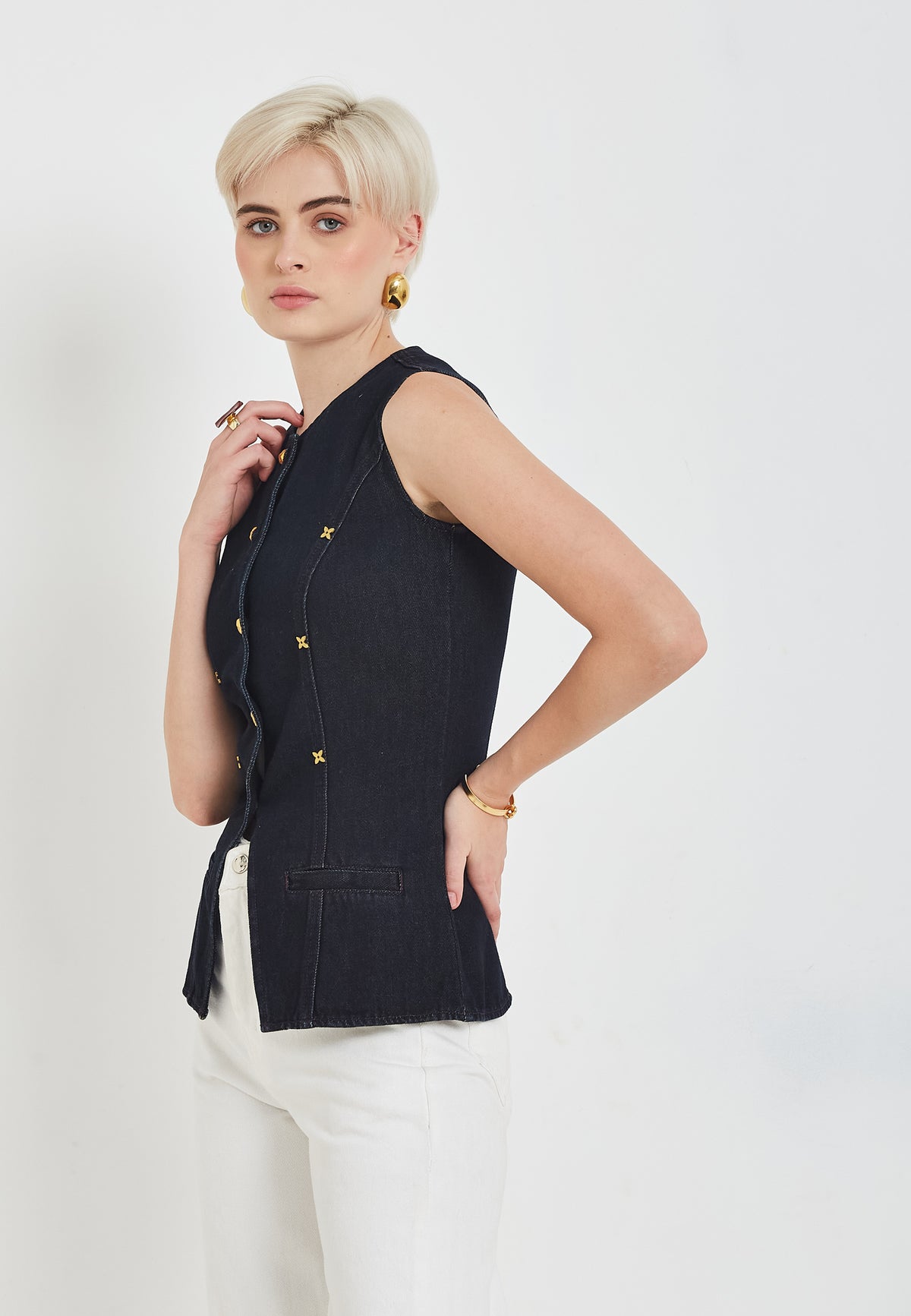 Vasca vest