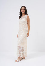 Bild in den Galerie-Viewer laden, Chao Dress - studio photograph 06
