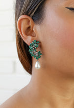 Bild in den Galerie-Viewer laden, frosty pearl earrings below 50 big bridal bride bridesmaid Bombay Sunset
