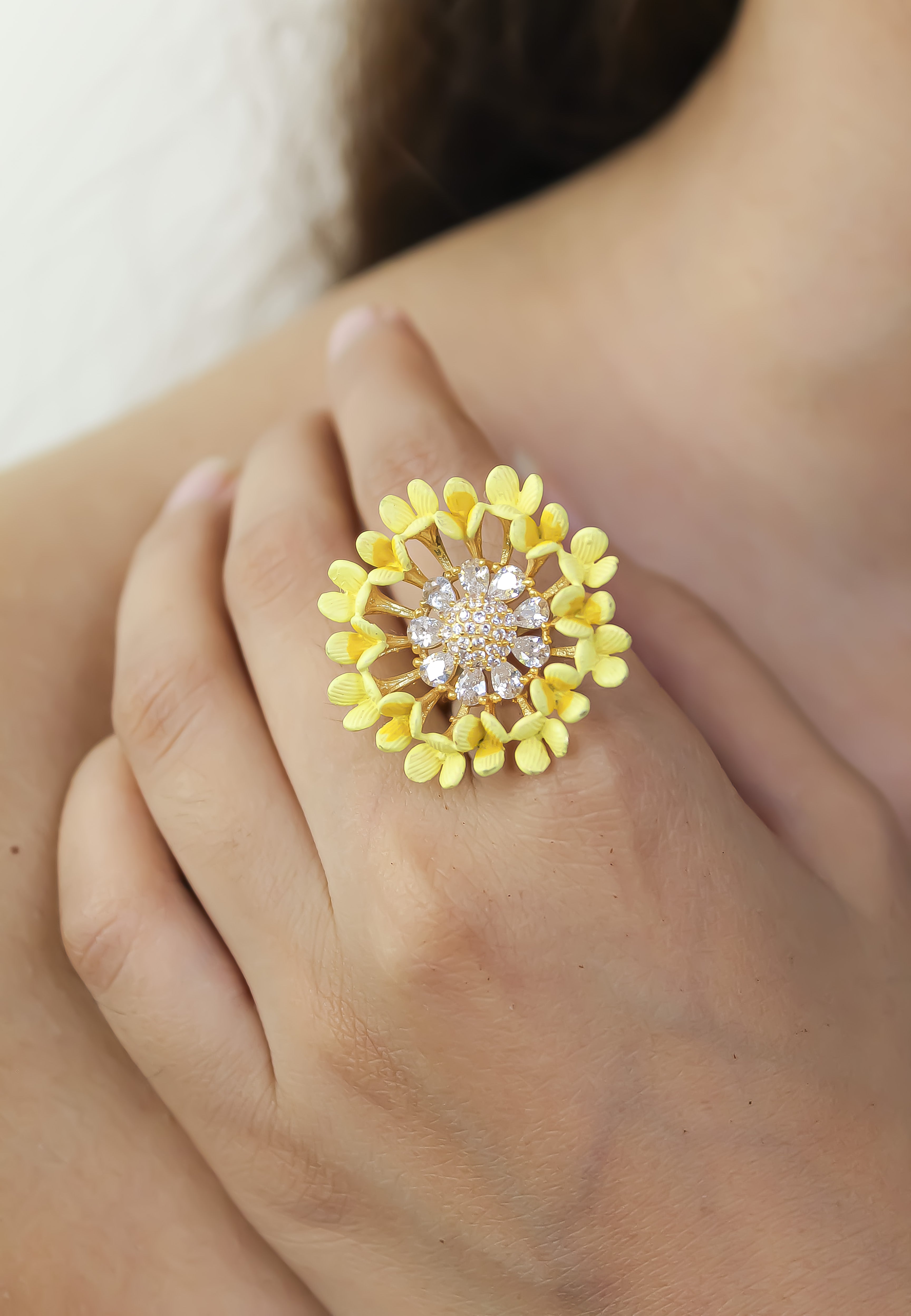 vivid daisy ring Bombay Sunset