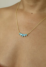 Cargar imagen en el visor de la galería, collar tipo gargantilla con colgante sahara Bombay Be Sunset
