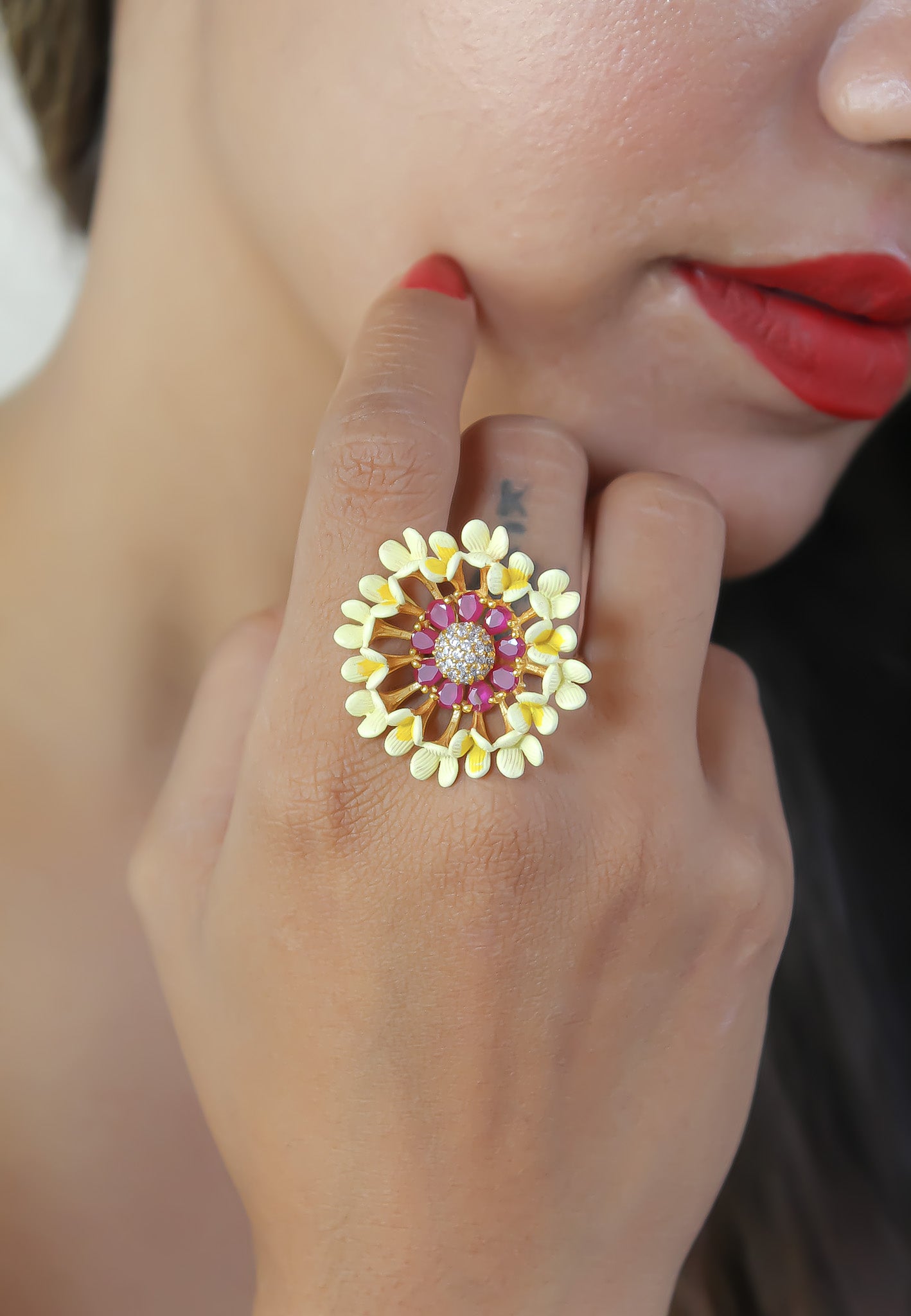 vivid daisy ring Bombay Sunset