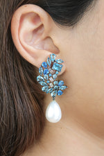 Bild in den Galerie-Viewer laden, frosty pearl earrings below 50 big bridal bride bridesmaid Bombay Sunset
