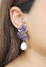 Bild in den Galerie-Viewer laden, frosty pearl earrings below 50 big bridal bride bridesmaid Bombay Sunset
