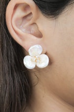 Load image into Gallery viewer, Pearl Clover Earrings Bombay Sunset
